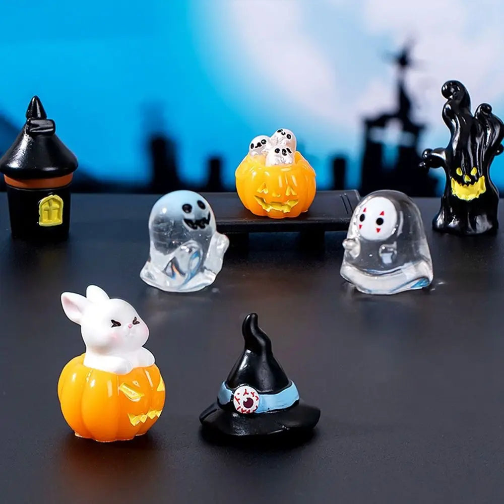 Mini Halloween Crystal Ball Easy to Carry Resin Pumpkin Resin Ornaments Micro Landscap Resin Faceless Ghost Party Supplies