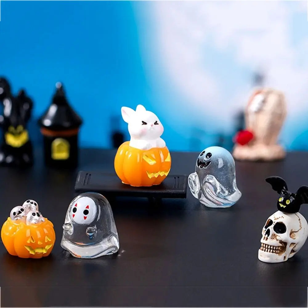 Mini Halloween Crystal Ball Easy to Carry Resin Pumpkin Resin Ornaments Micro Landscap Resin Faceless Ghost Party Supplies