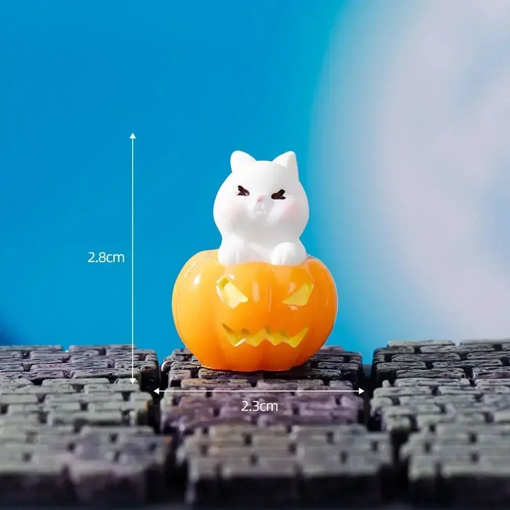Mini Halloween Crystal Ball Easy to Carry Resin Pumpkin Resin Ornaments Micro Landscap Resin Faceless Ghost Party Supplies